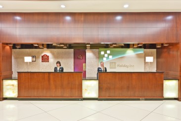 Front desk Holiday Inn Montreal